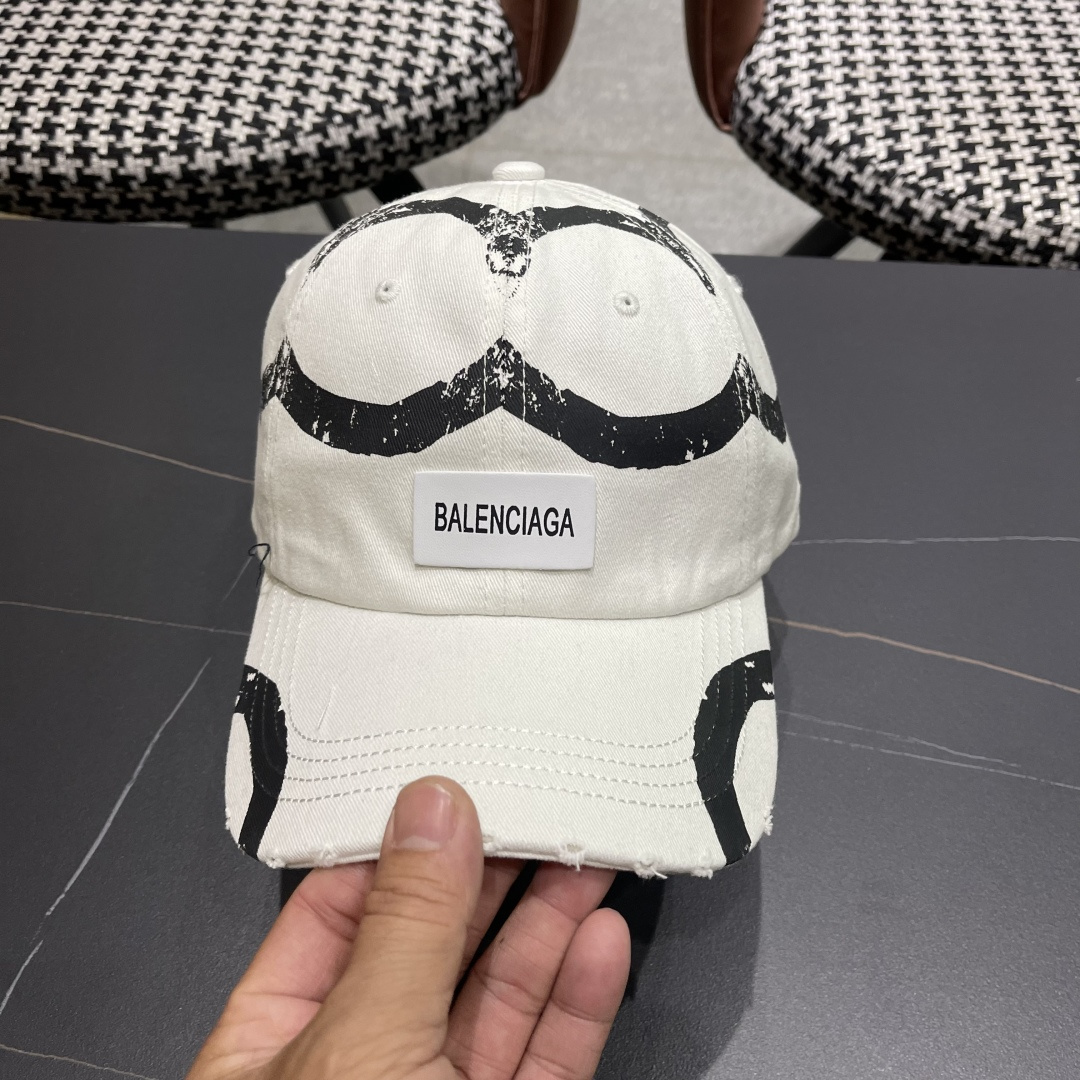  BALENCIAGA巴黎世家2025复古水洗棒球帽女大头围春夏涂鸦软顶百搭鸭舌帽
宽帽檐显脸小帽子