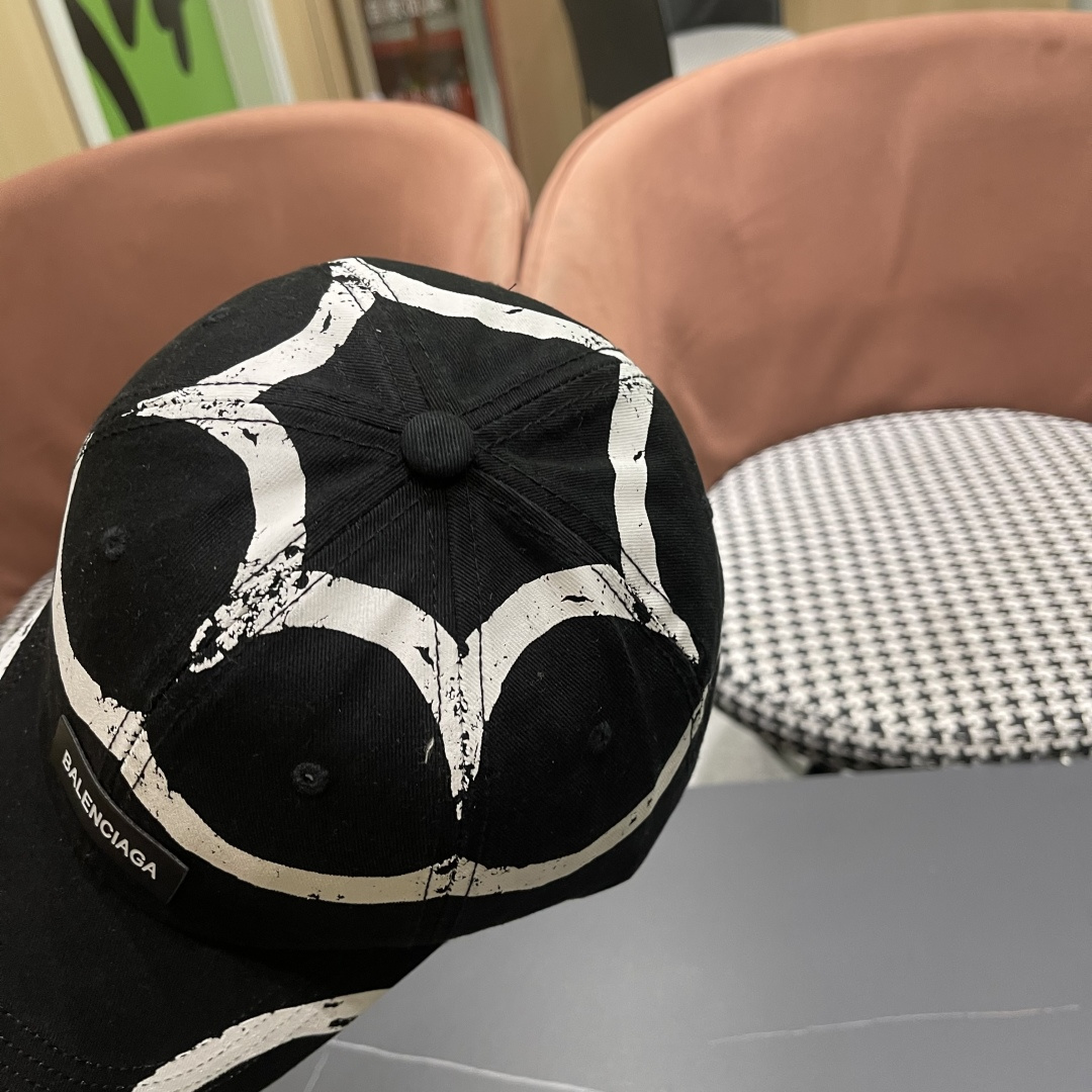  BALENCIAGA巴黎世家2025复古水洗棒球帽女大头围春夏涂鸦软顶百搭鸭舌帽
宽帽檐显脸小帽子
