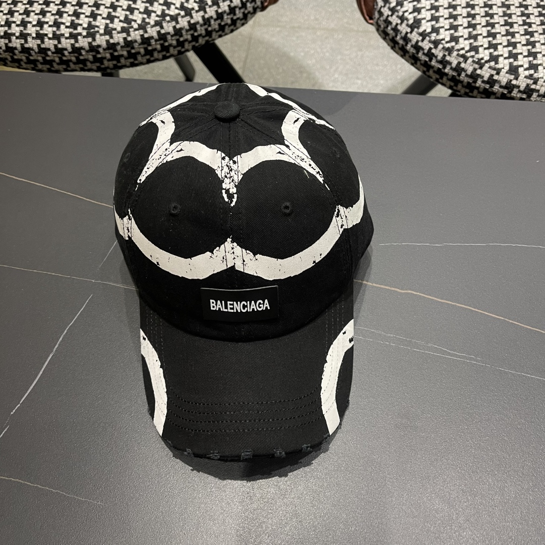  BALENCIAGA巴黎世家2025复古水洗棒球帽女大头围春夏涂鸦软顶百搭鸭舌帽
宽帽檐显脸小帽子