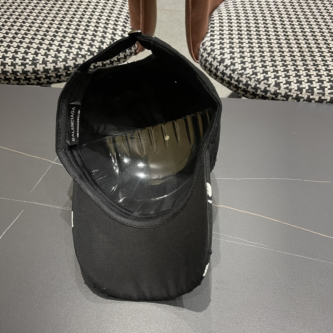  BALENCIAGA巴黎世家2025复古水洗棒球帽女大头围春夏涂鸦软顶百搭鸭舌帽
宽帽檐显脸小帽子