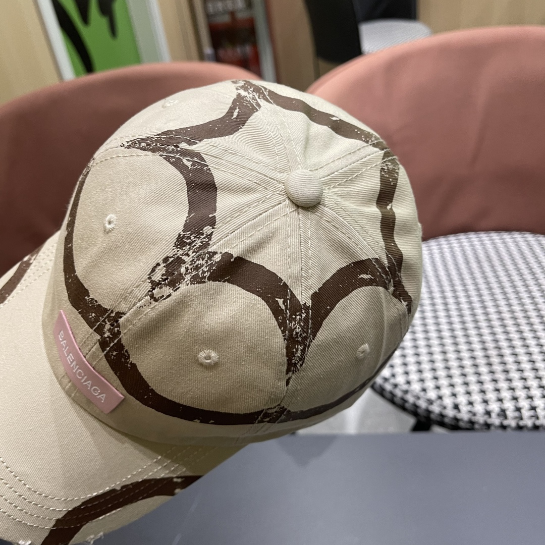 BALENCIAGA巴黎世家2025复古水洗棒球帽女大头围春夏涂鸦软顶百搭鸭舌帽
宽帽檐显脸小帽子