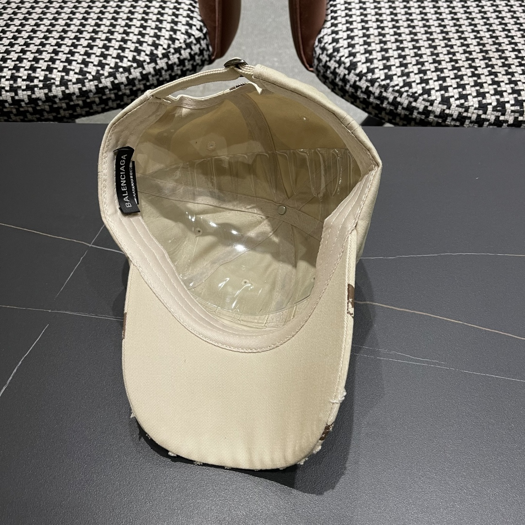  BALENCIAGA巴黎世家2025复古水洗棒球帽女大头围春夏涂鸦软顶百搭鸭舌帽
宽帽檐显脸小帽子