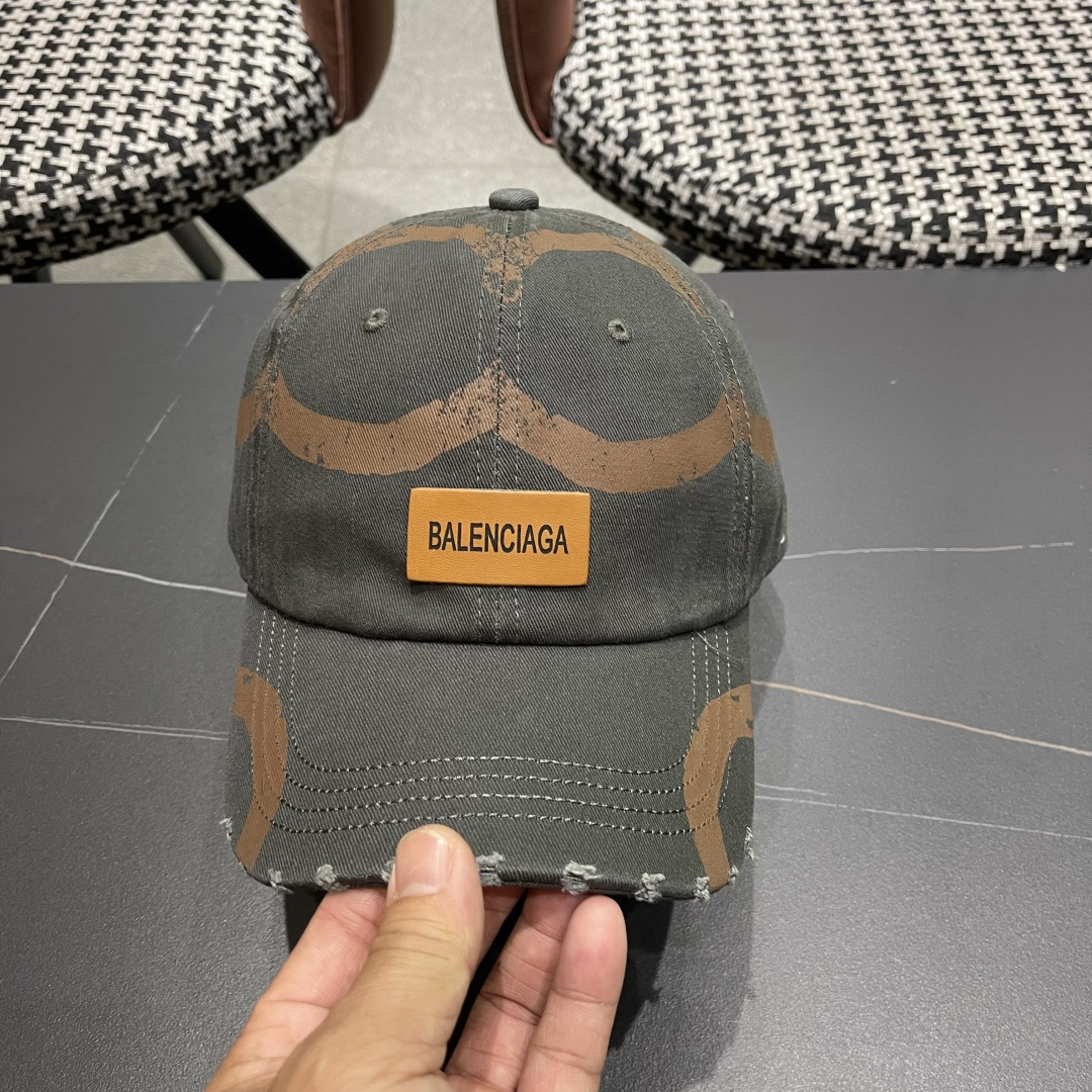  BALENCIAGA巴黎世家2025复古水洗棒球帽女大头围春夏涂鸦软顶百搭鸭舌帽
宽帽檐显脸小帽子
