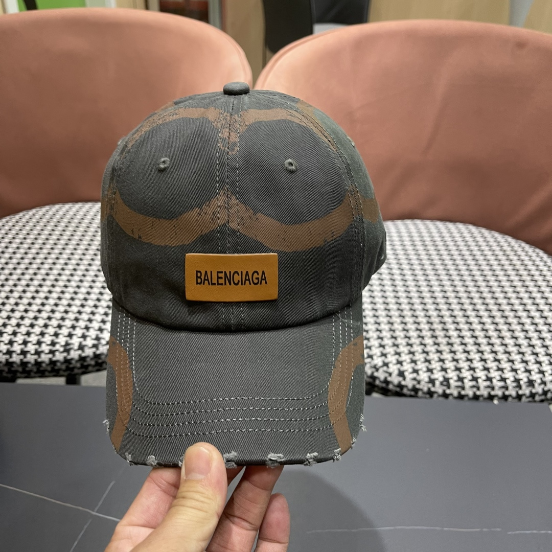  BALENCIAGA巴黎世家2025复古水洗棒球帽女大头围春夏涂鸦软顶百搭鸭舌帽
宽帽檐显脸小帽子