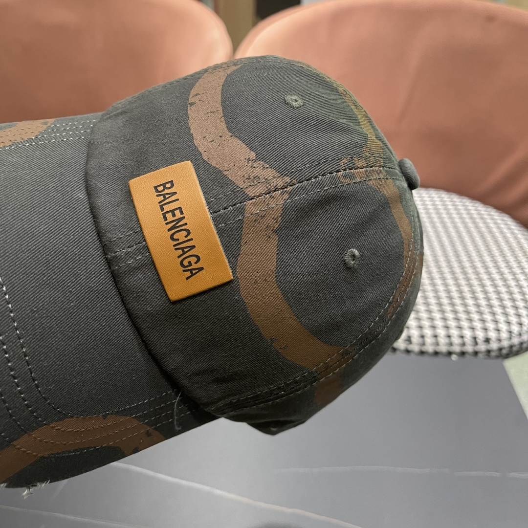  BALENCIAGA巴黎世家2025复古水洗棒球帽女大头围春夏涂鸦软顶百搭鸭舌帽
宽帽檐显脸小帽子