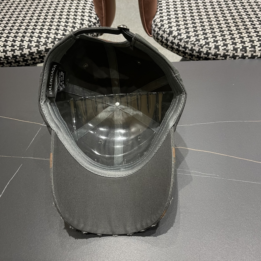  BALENCIAGA巴黎世家2025复古水洗棒球帽女大头围春夏涂鸦软顶百搭鸭舌帽
宽帽檐显脸小帽子