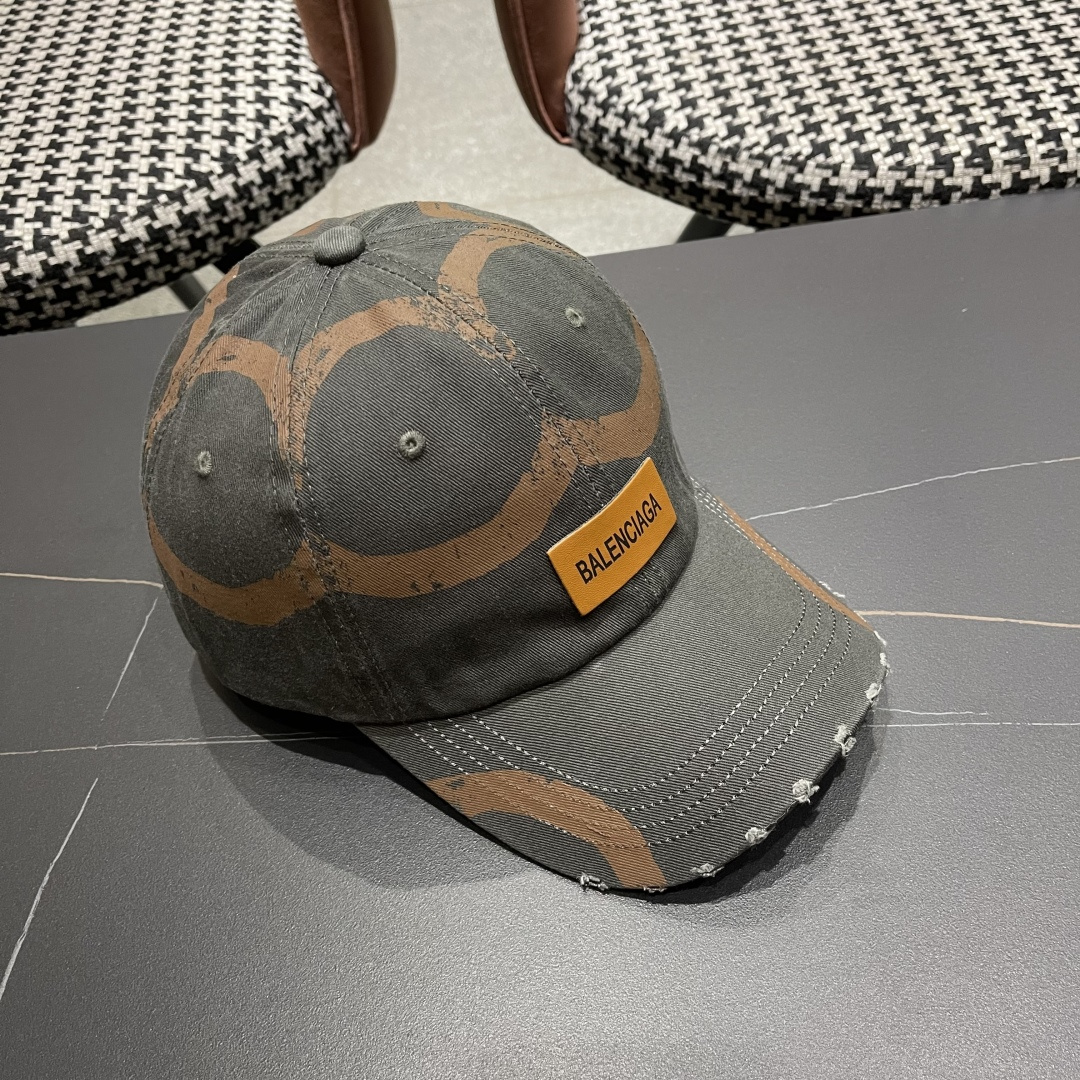  BALENCIAGA巴黎世家2025复古水洗棒球帽女大头围春夏涂鸦软顶百搭鸭舌帽
宽帽檐显脸小帽子