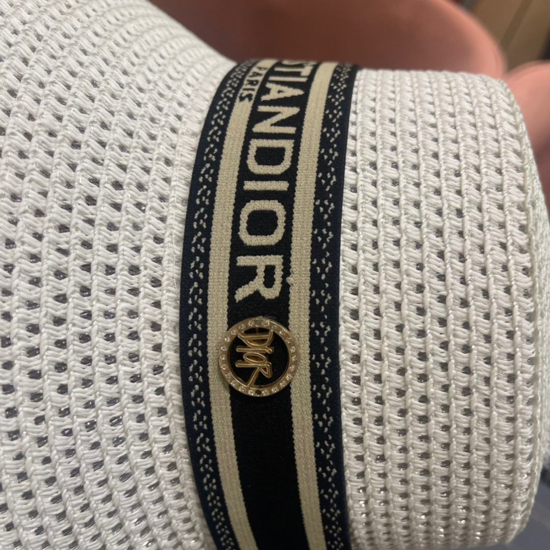 【DIOR迪奥】2025新款草编遮阳草帽🤩沙滩风，简约大方，百搭单品～出街首选，新款帽型超美腻，新品上架