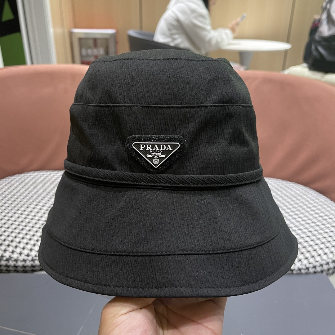   Prada普拉达2025渔夫帽女夏日系防晒显脸小遮阳帽，韩版休闲气质盆帽潮