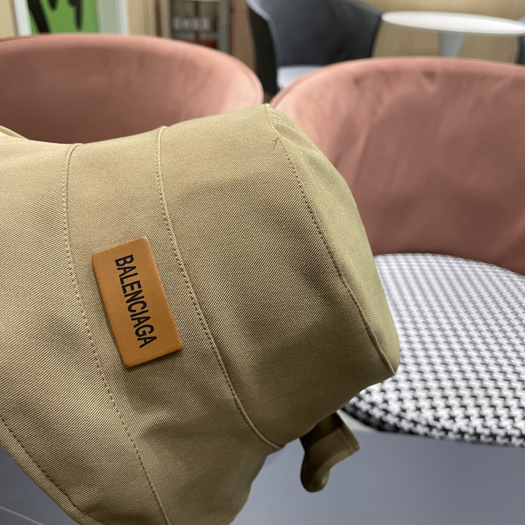  BALENCIAGA巴黎世家2025春夏不规则渔夫帽，简约休闲百搭款，出街必备