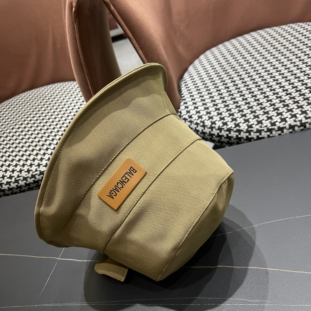  BALENCIAGA巴黎世家2025春夏不规则渔夫帽，简约休闲百搭款，出街必备