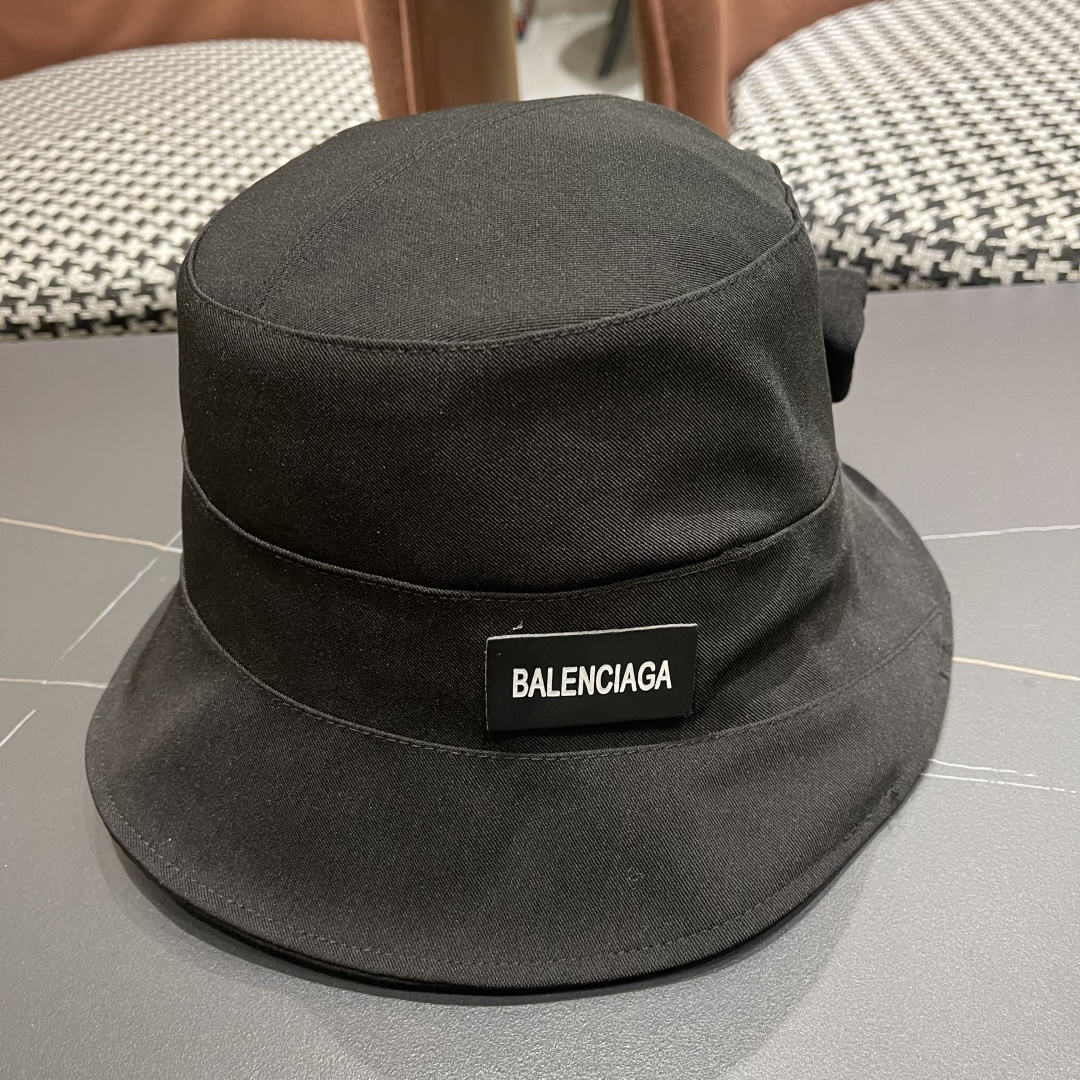  BALENCIAGA巴黎世家2025春夏不规则渔夫帽，简约休闲百搭款，出街必备