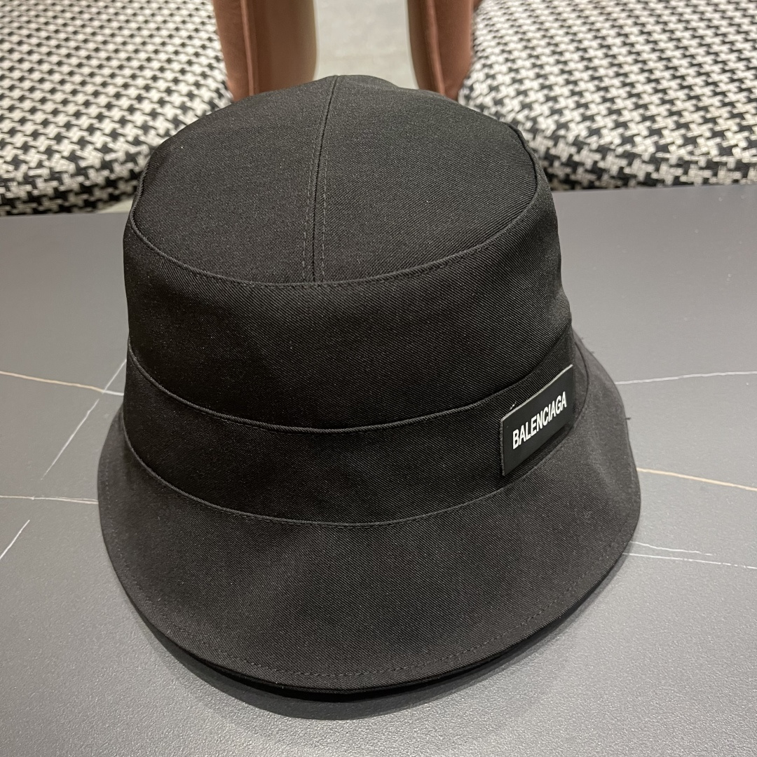  BALENCIAGA巴黎世家2025春夏不规则渔夫帽，简约休闲百搭款，出街必备