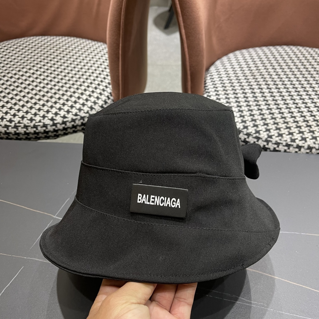 BALENCIAGA巴黎世家2025春夏不规则渔夫帽，简约休闲百搭款，出街必备