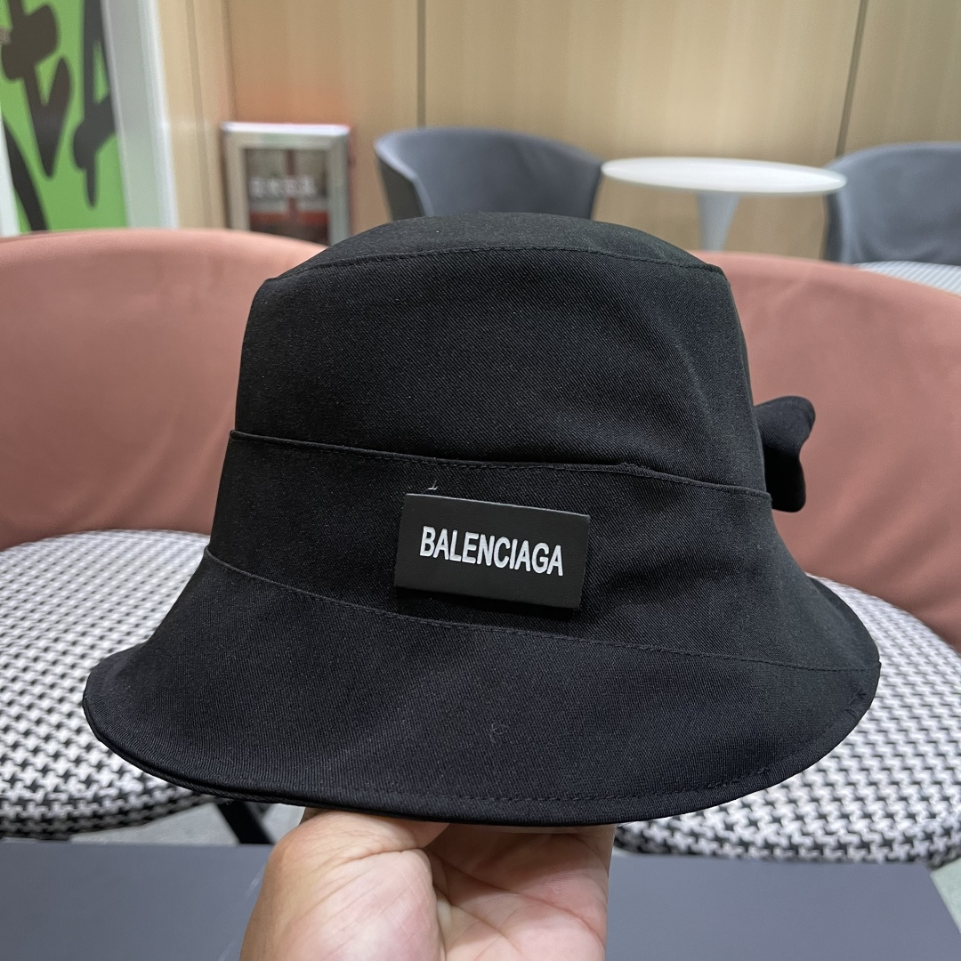  BALENCIAGA巴黎世家2025春夏不规则渔夫帽，简约休闲百搭款，出街必备