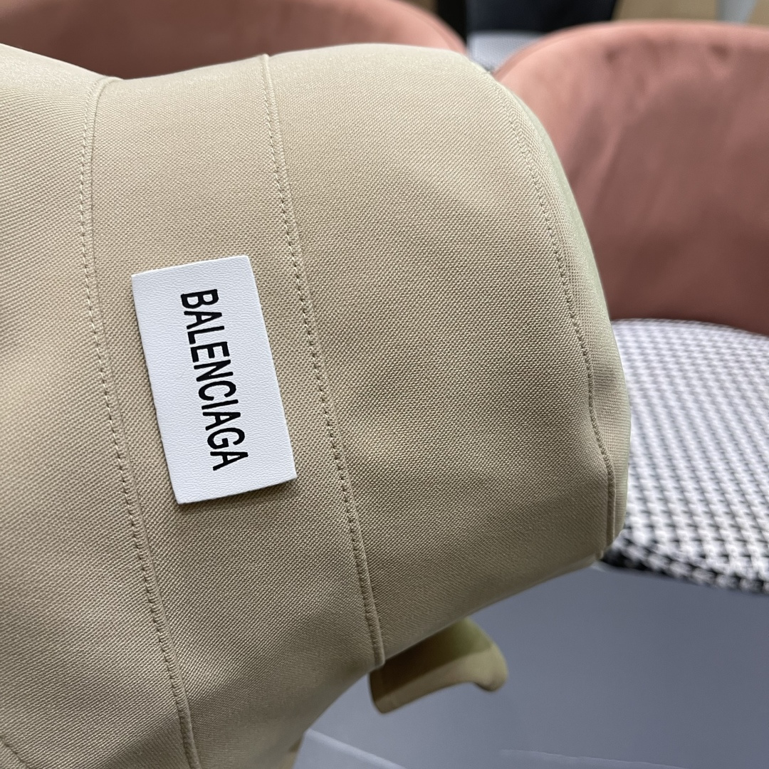  BALENCIAGA巴黎世家2025春夏款不规则渔夫帽，简约休闲百搭款，出街必备