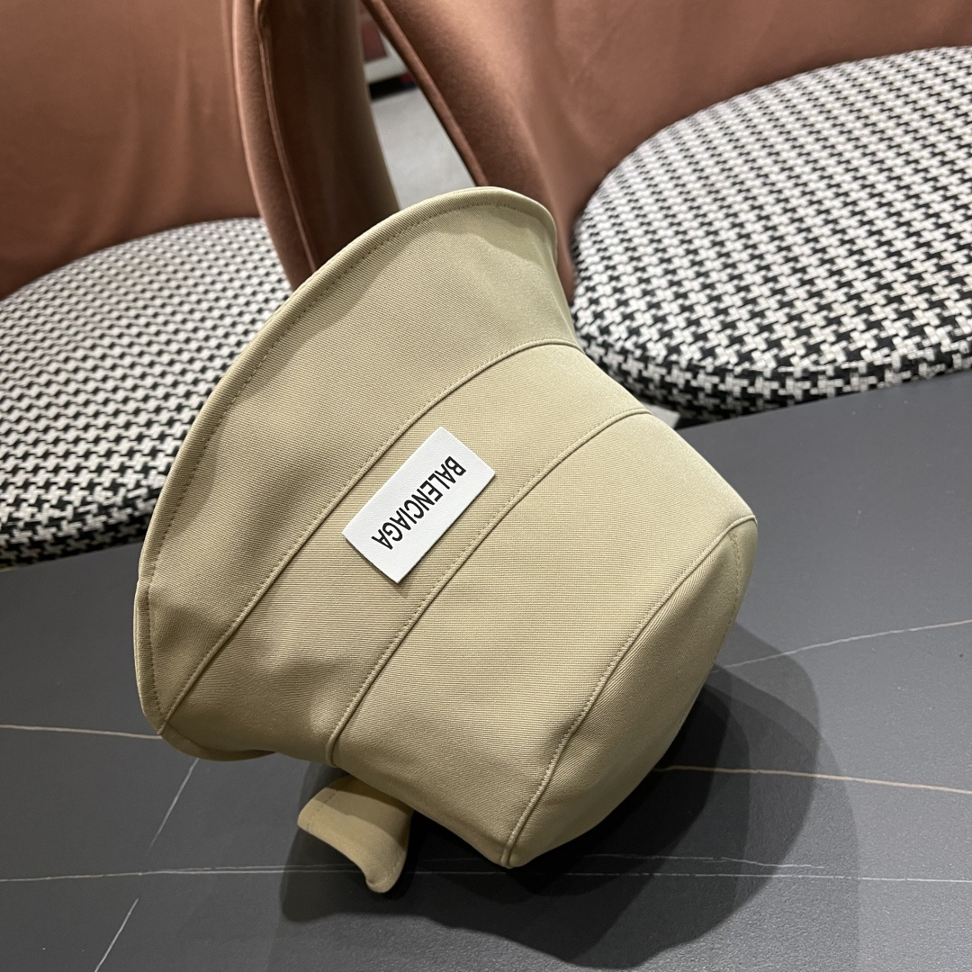  BALENCIAGA巴黎世家2025春夏款不规则渔夫帽，简约休闲百搭款，出街必备
