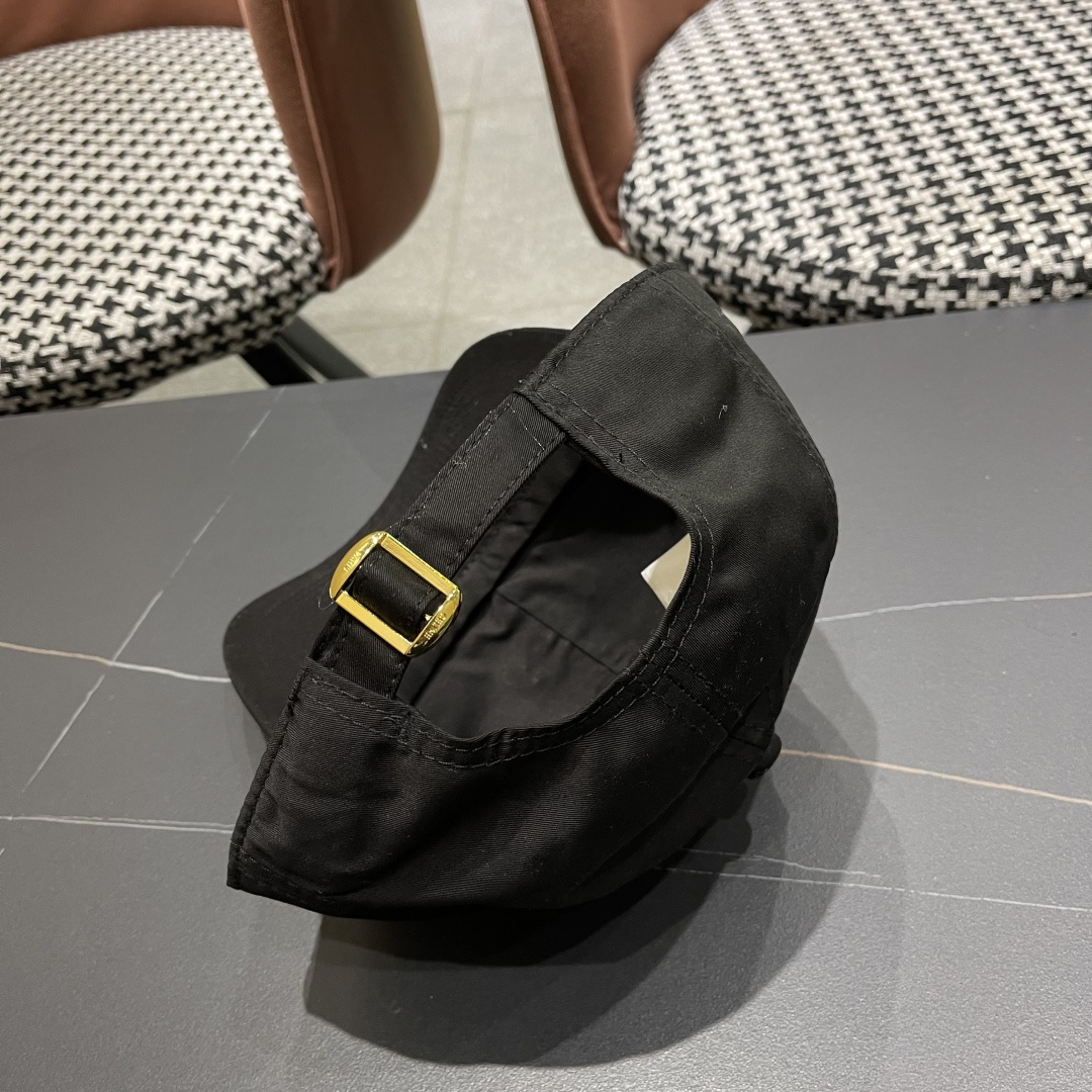  【CELINE赛琳】新款经典原版休闲潮流款 棒球帽🧢随便搭配都超好看！出门旅游，绝对要入手的一款