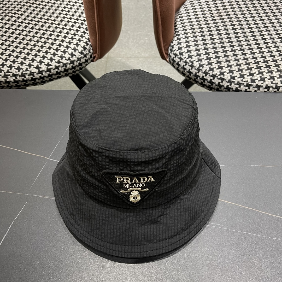  普拉达 Prada 新款抽绳渔夫帽女春夏韩版显脸小格子盆帽大牌款超好搭配，赶紧入手！