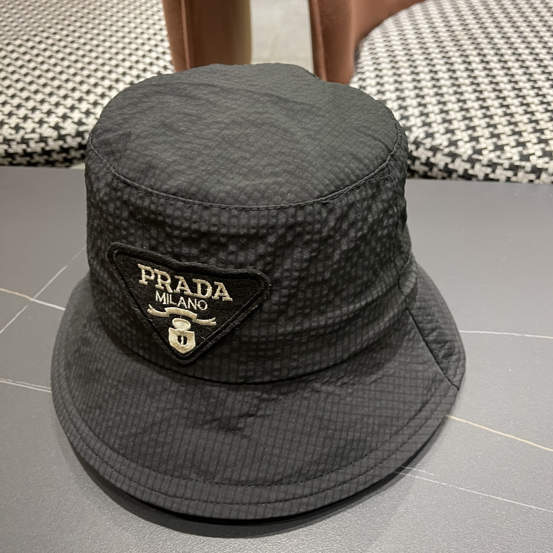  普拉达 Prada 新款抽绳渔夫帽女春夏韩版显脸小格子盆帽大牌款超好搭配，赶紧入手！