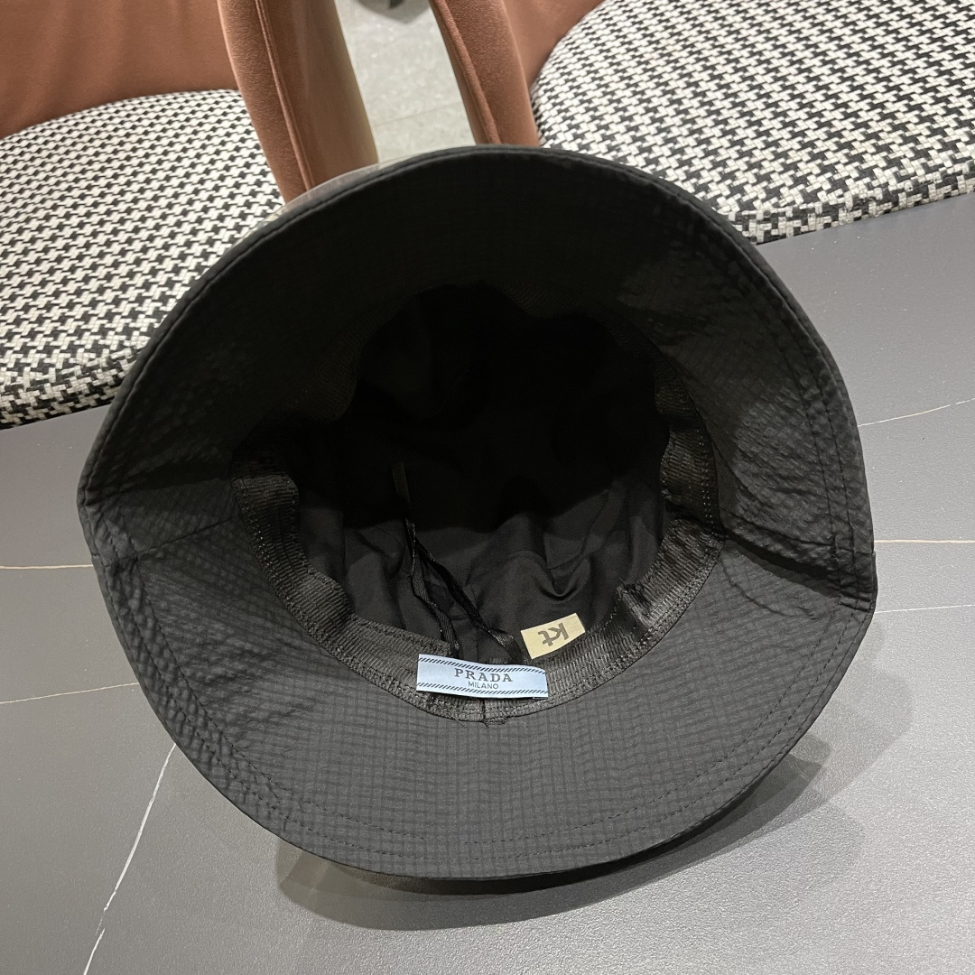 普拉达 Prada 新款抽绳渔夫帽女春夏韩版显脸小格子盆帽大牌款超好搭配，赶紧入手！