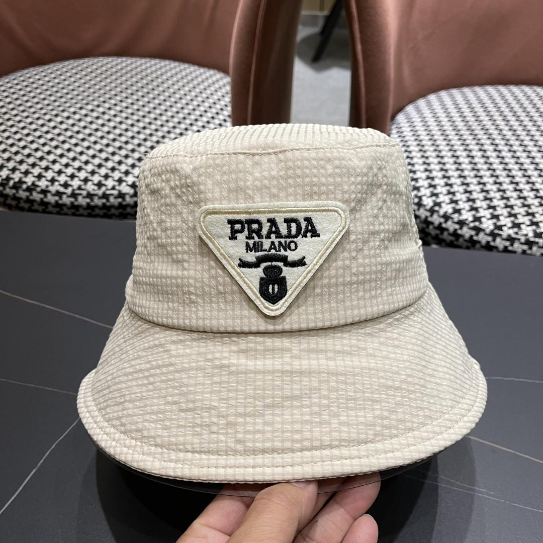  普拉达 Prada 新款抽绳渔夫帽女春夏韩版显脸小格子盆帽大牌款超好搭配，赶紧入手！