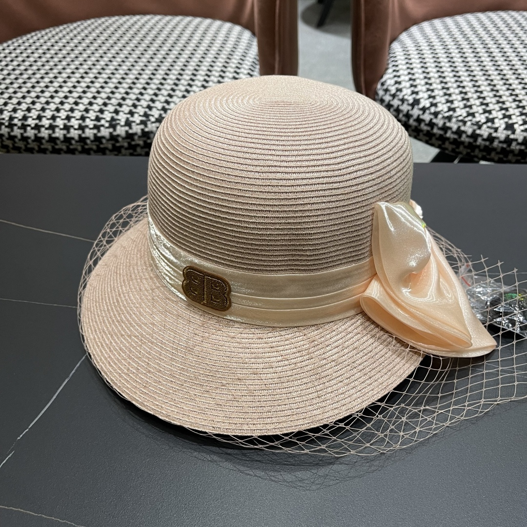  BALENCIAGA巴黎世家草帽2025新款韩系蝴蝶结草帽后开叉渔夫帽女
士海边沙滩帽遮阳帽