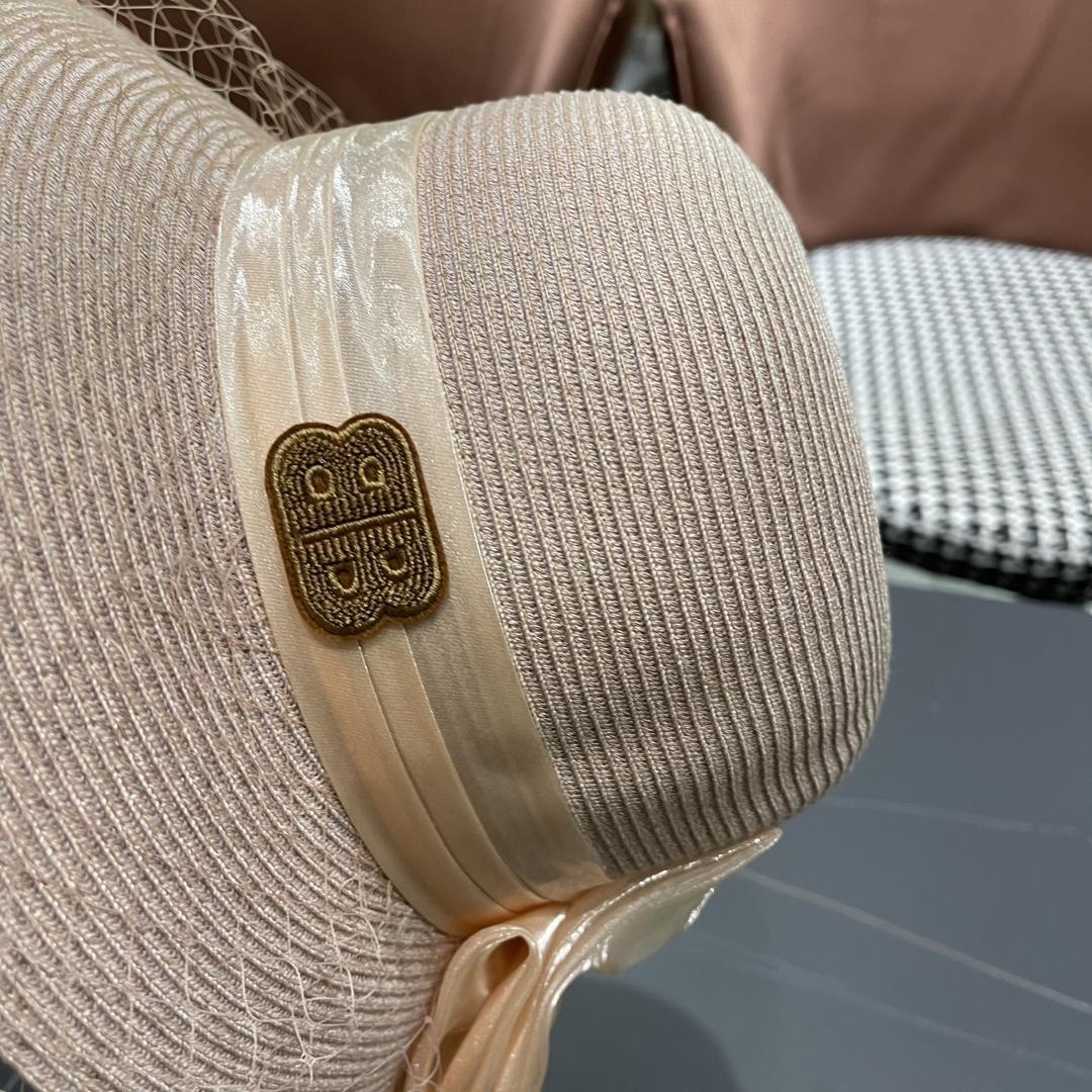  BALENCIAGA巴黎世家草帽2025新款韩系蝴蝶结草帽后开叉渔夫帽女
士海边沙滩帽遮阳帽