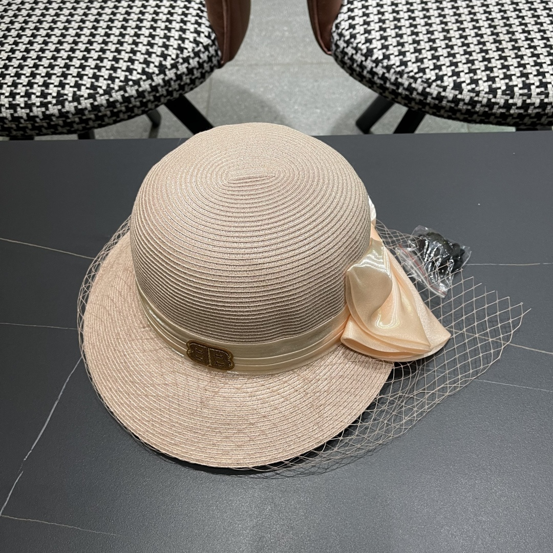  BALENCIAGA巴黎世家草帽2025新款韩系蝴蝶结草帽后开叉渔夫帽女
士海边沙滩帽遮阳帽