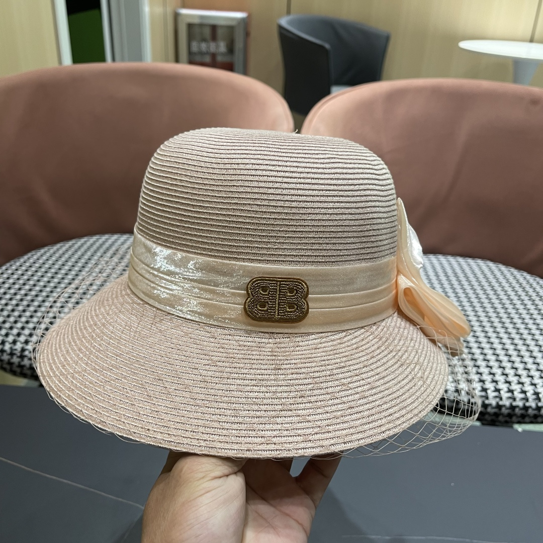  BALENCIAGA巴黎世家草帽2025新款韩系蝴蝶结草帽后开叉渔夫帽女
士海边沙滩帽遮阳帽