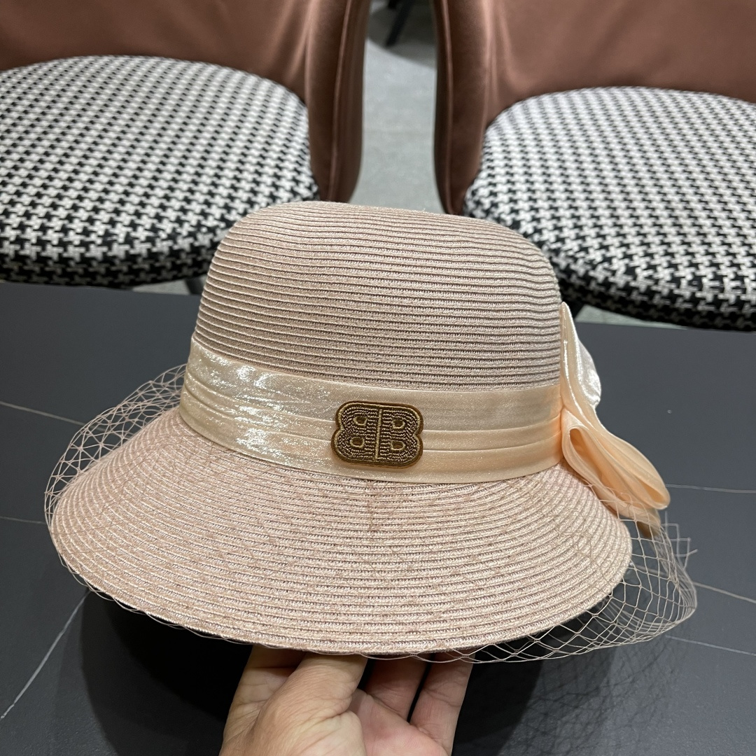  BALENCIAGA巴黎世家草帽2025新款韩系蝴蝶结草帽后开叉渔夫帽女
士海边沙滩帽遮阳帽