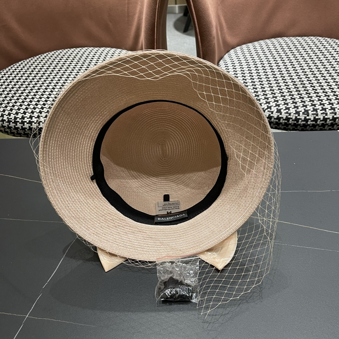  BALENCIAGA巴黎世家草帽2025新款韩系蝴蝶结草帽后开叉渔夫帽女
士海边沙滩帽遮阳帽