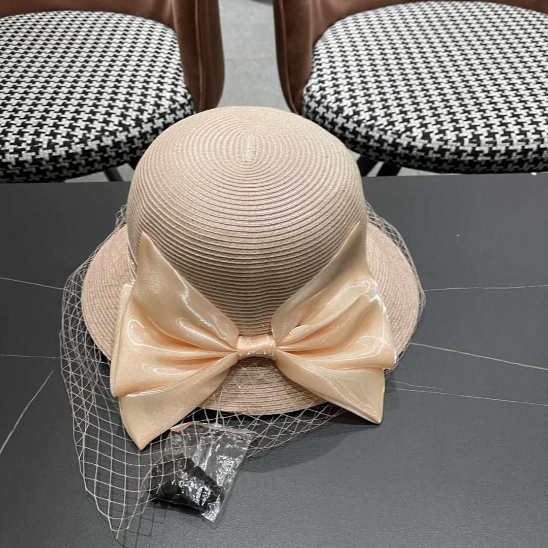  BALENCIAGA巴黎世家草帽2025新款韩系蝴蝶结草帽后开叉渔夫帽女
士海边沙滩帽遮阳帽