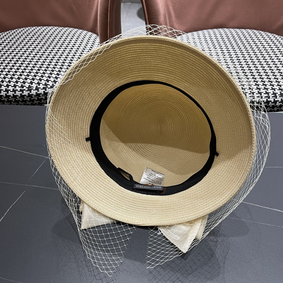  BALENCIAGA巴黎世家草帽2025新款韩系蝴蝶结草帽后开叉渔夫帽女
士海边沙滩帽遮阳帽