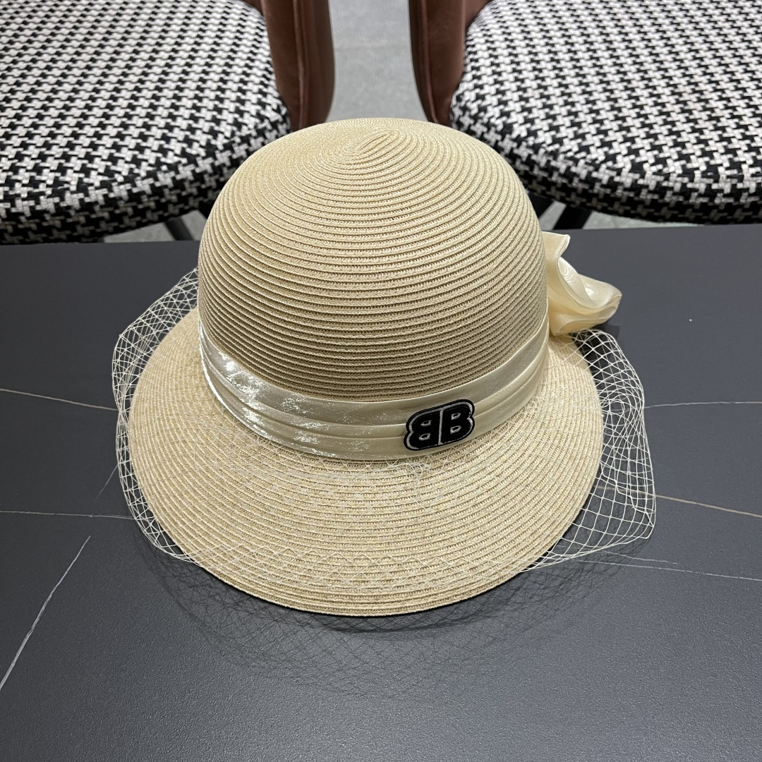  BALENCIAGA巴黎世家草帽2025新款韩系蝴蝶结草帽后开叉渔夫帽女
士海边沙滩帽遮阳帽