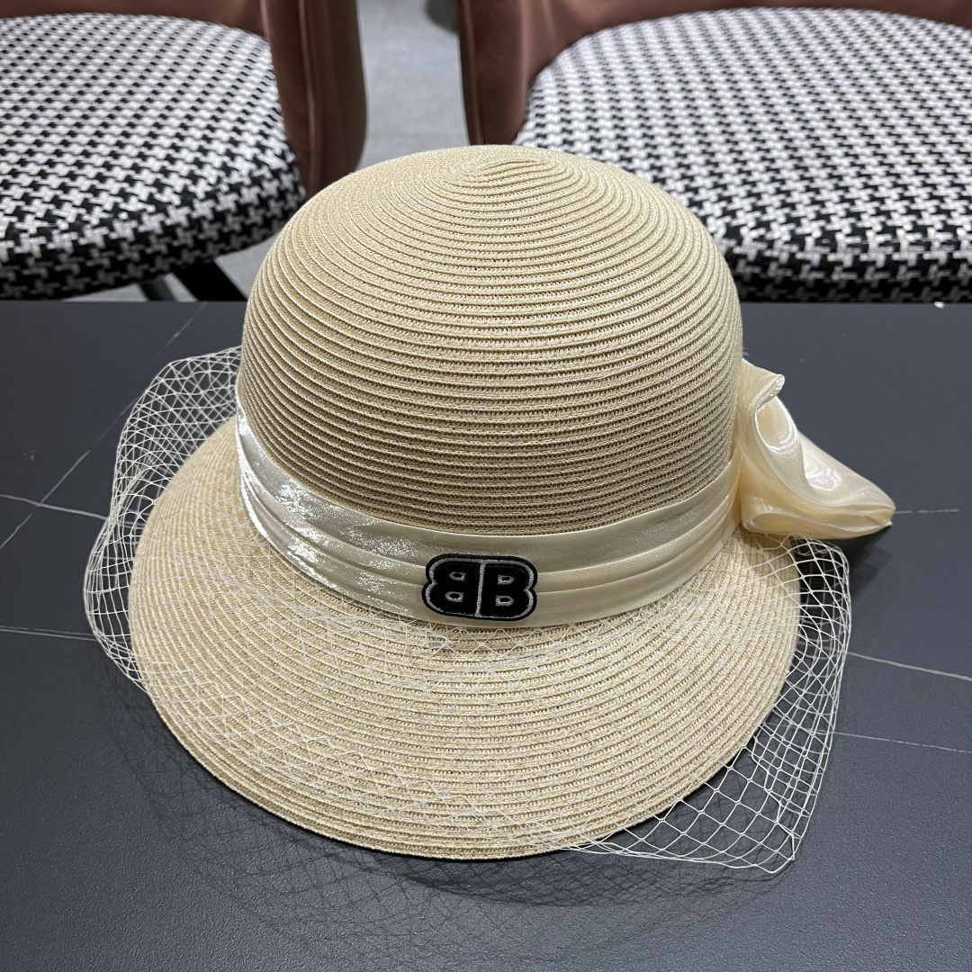  BALENCIAGA巴黎世家草帽2025新款韩系蝴蝶结草帽后开叉渔夫帽女
士海边沙滩帽遮阳帽