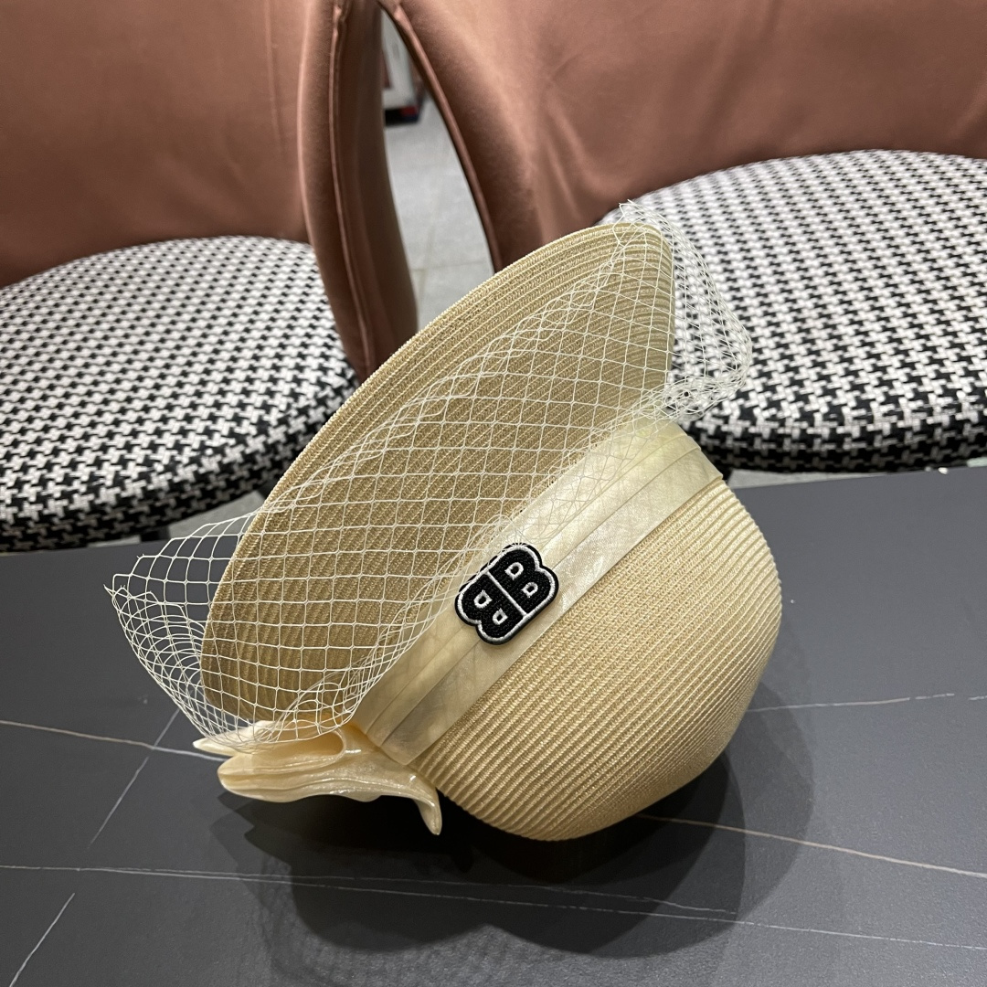  BALENCIAGA巴黎世家草帽2025新款韩系蝴蝶结草帽后开叉渔夫帽女
士海边沙滩帽遮阳帽