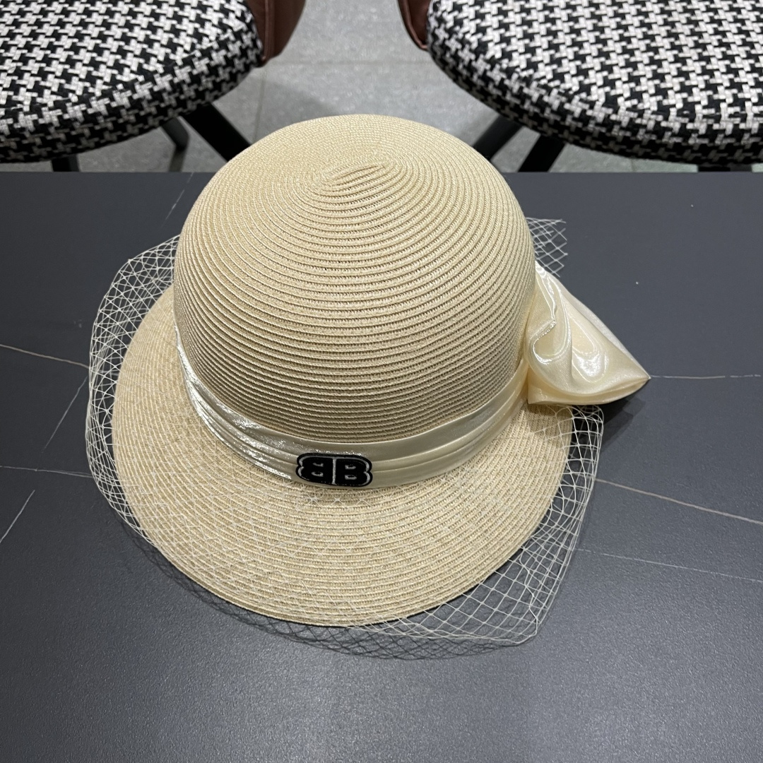  BALENCIAGA巴黎世家草帽2025新款韩系蝴蝶结草帽后开叉渔夫帽女
士海边沙滩帽遮阳帽