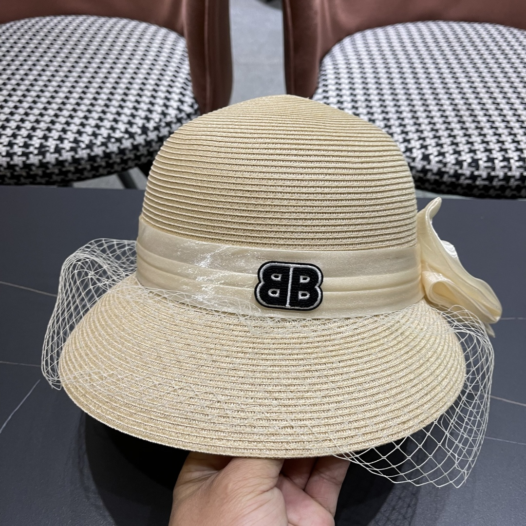  BALENCIAGA巴黎世家草帽2025新款韩系蝴蝶结草帽后开叉渔夫帽女
士海边沙滩帽遮阳帽