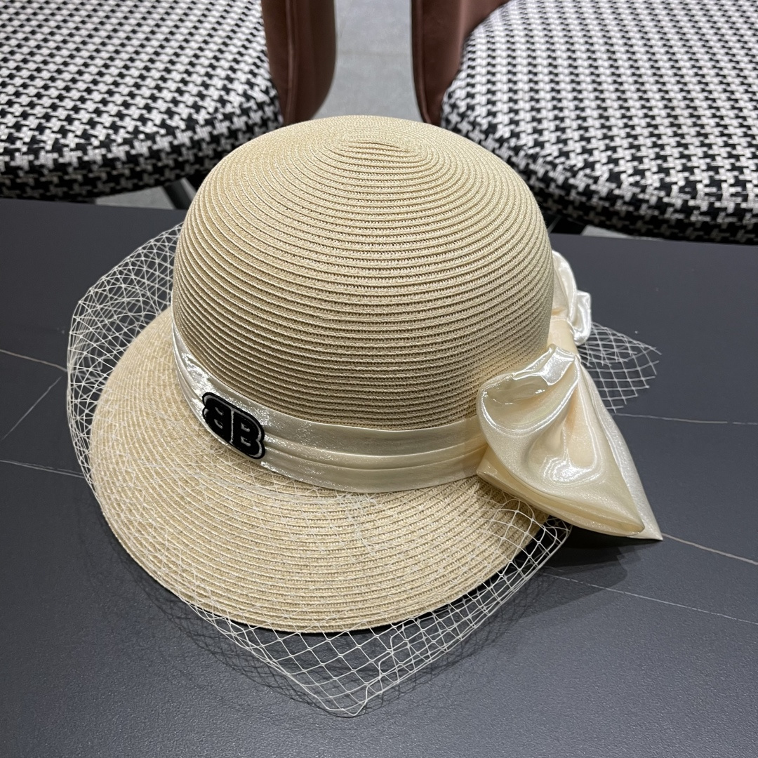  BALENCIAGA巴黎世家草帽2025新款韩系蝴蝶结草帽后开叉渔夫帽女
士海边沙滩帽遮阳帽