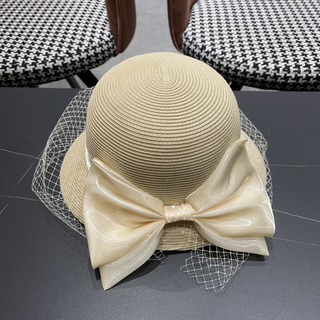  BALENCIAGA巴黎世家草帽2025新款韩系蝴蝶结草帽后开叉渔夫帽女
士海边沙滩帽遮阳帽