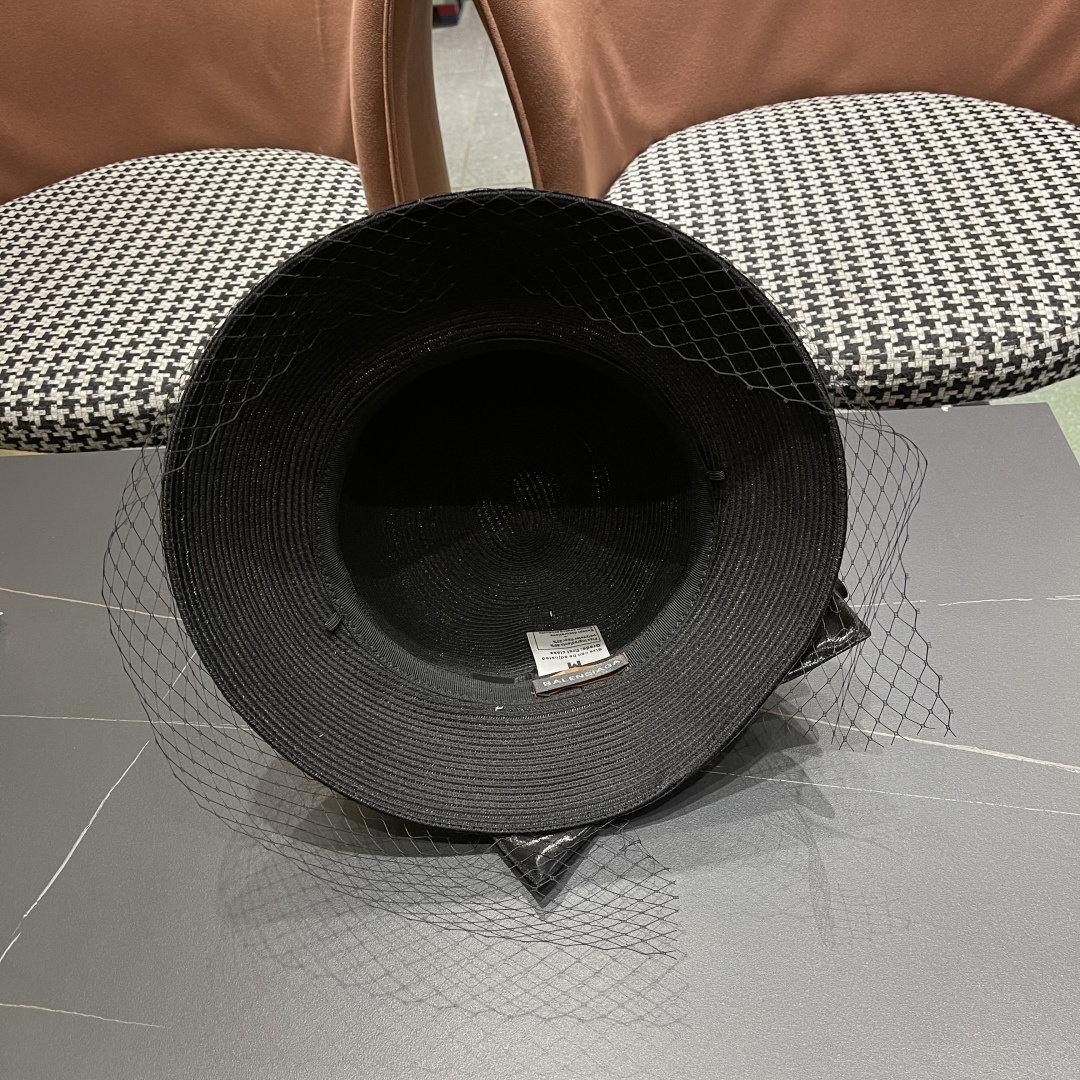  BALENCIAGA巴黎世家草帽2025新款韩系蝴蝶结草帽后开叉渔夫帽女
士海边沙滩帽遮阳帽