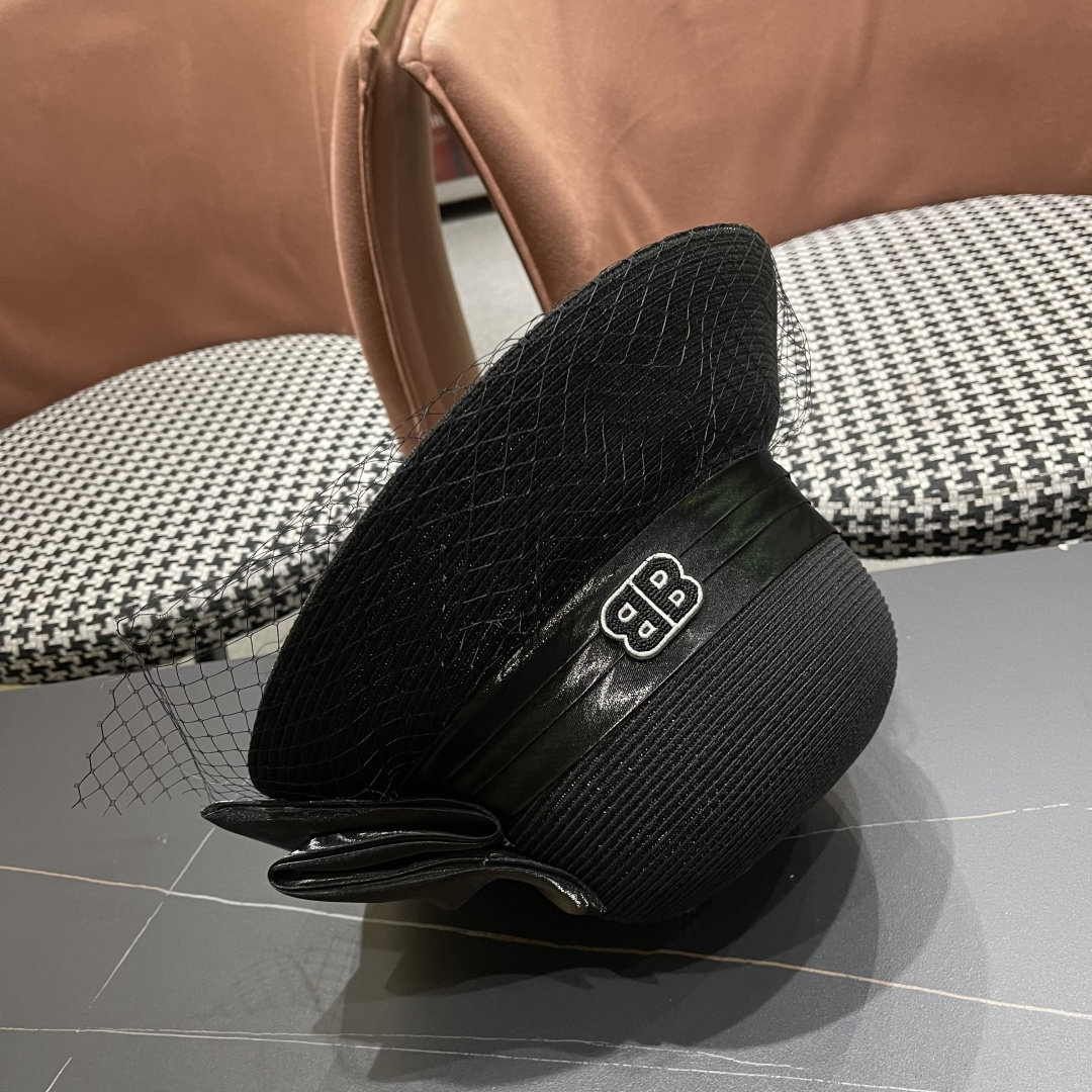  BALENCIAGA巴黎世家草帽2025新款韩系蝴蝶结草帽后开叉渔夫帽女
士海边沙滩帽遮阳帽