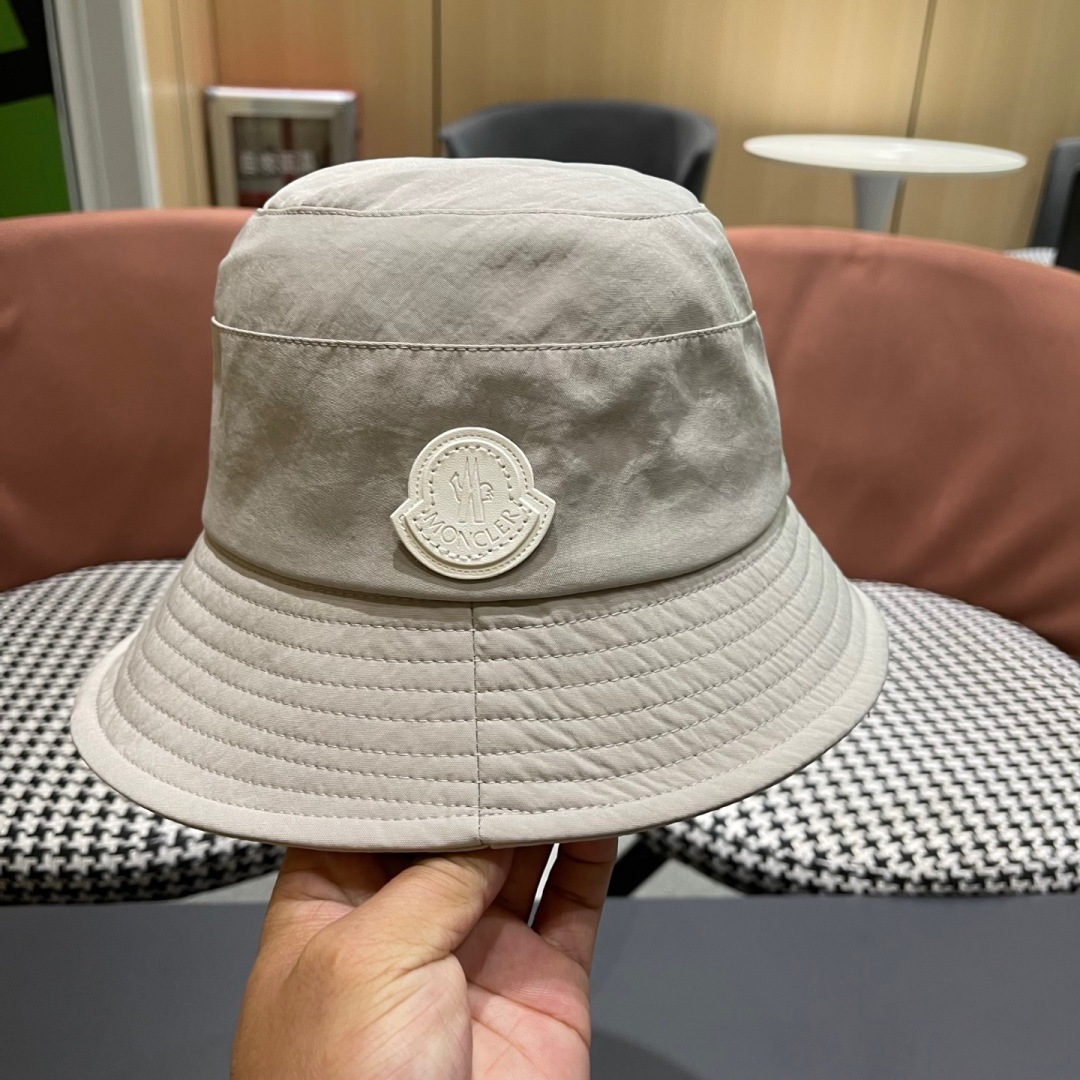  Moncler蒙口番茄小猪2025新款日系时尚简约黑色渔夫帽
女出游防紫外线太阳帽潮