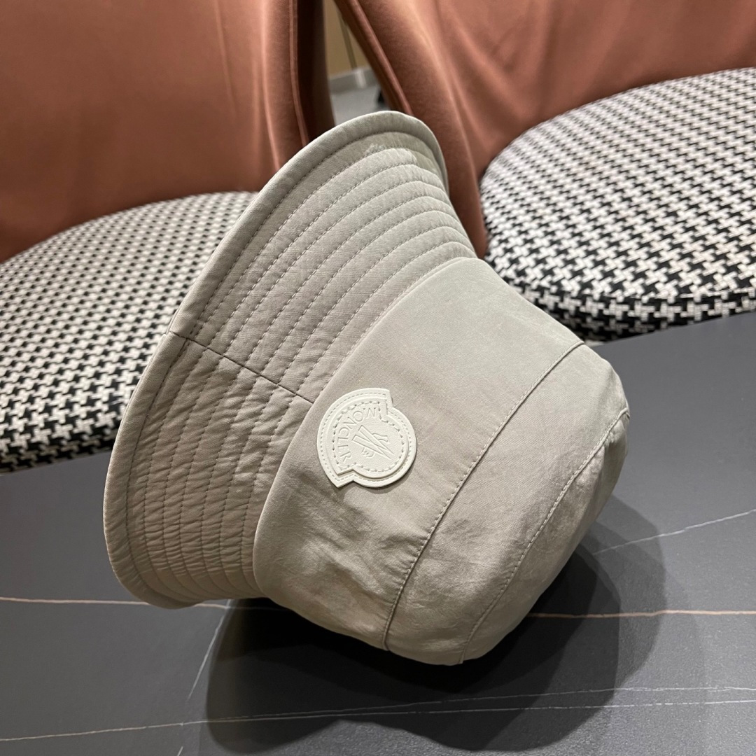  Moncler蒙口番茄小猪2025新款日系时尚简约黑色渔夫帽
女出游防紫外线太阳帽潮