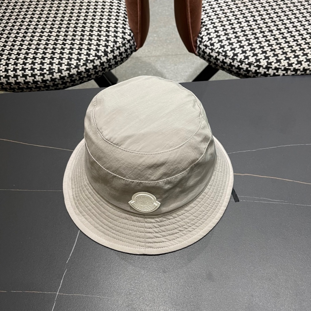  Moncler蒙口番茄小猪2025新款日系时尚简约黑色渔夫帽
女出游防紫外线太阳帽潮