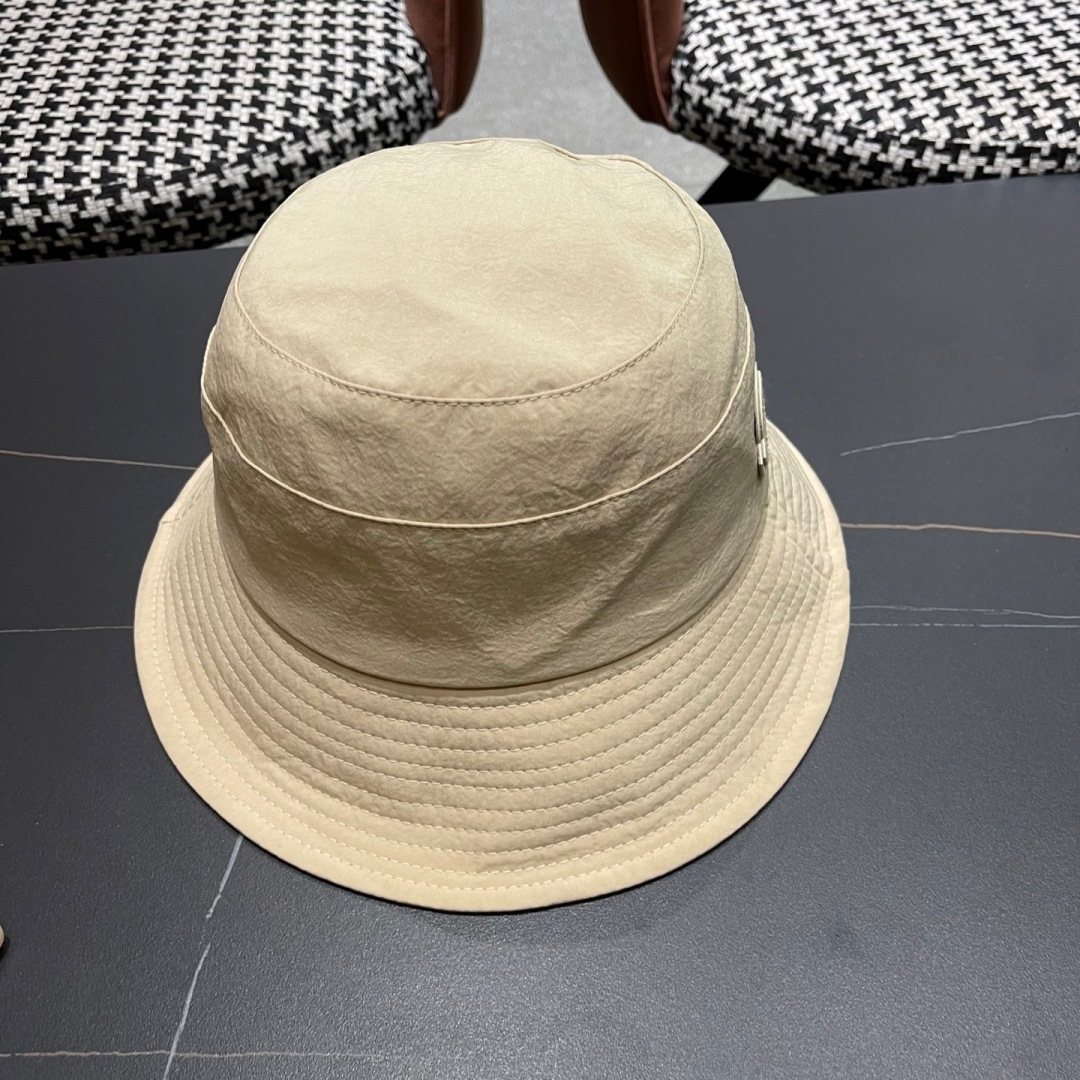  Moncler蒙口番茄小猪2025新款日系时尚简约黑色渔夫帽
女出游防紫外线太阳帽潮