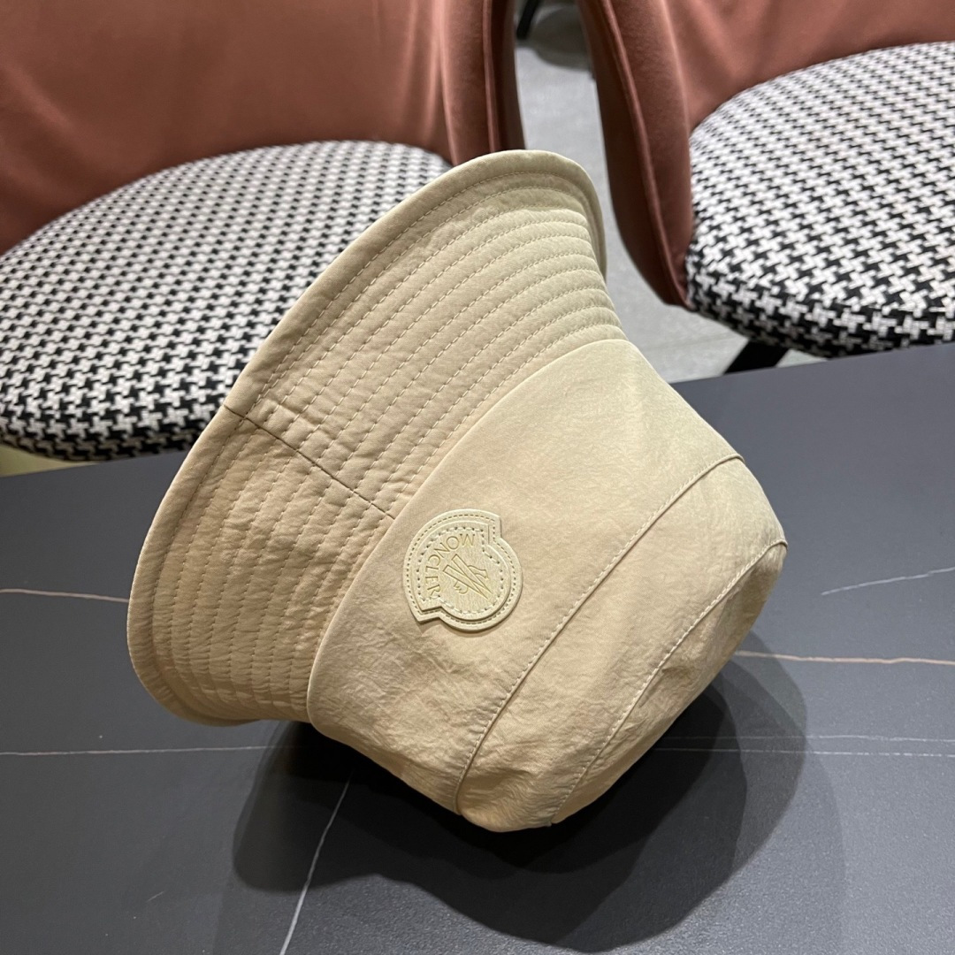  Moncler蒙口番茄小猪2025新款日系时尚简约黑色渔夫帽
女出游防紫外线太阳帽潮