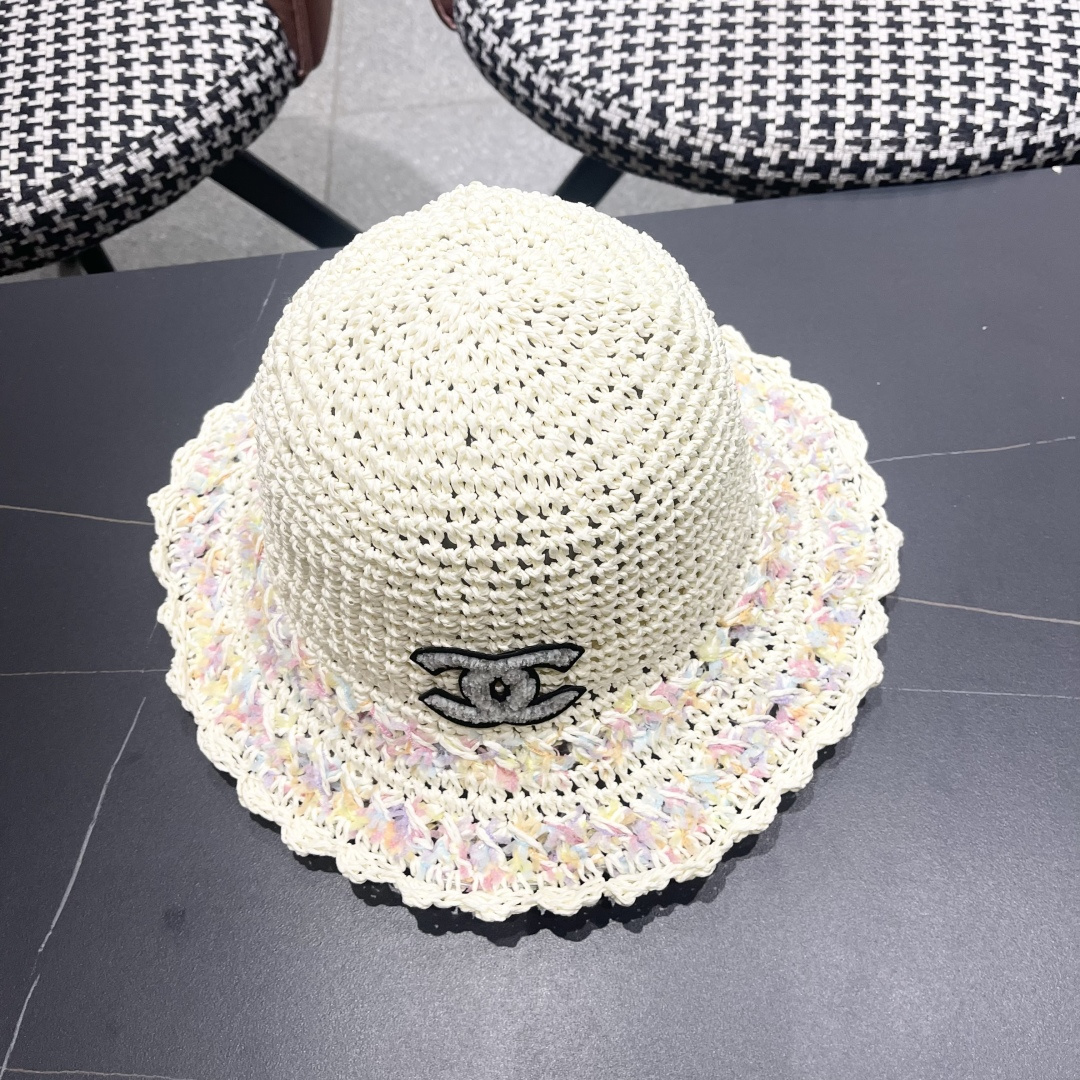  Ch@nel 香奈儿新款奶油饼千法式花朵草帽女夏海边度假风镂空防
晒遮阳大帽檐渔夫帽子