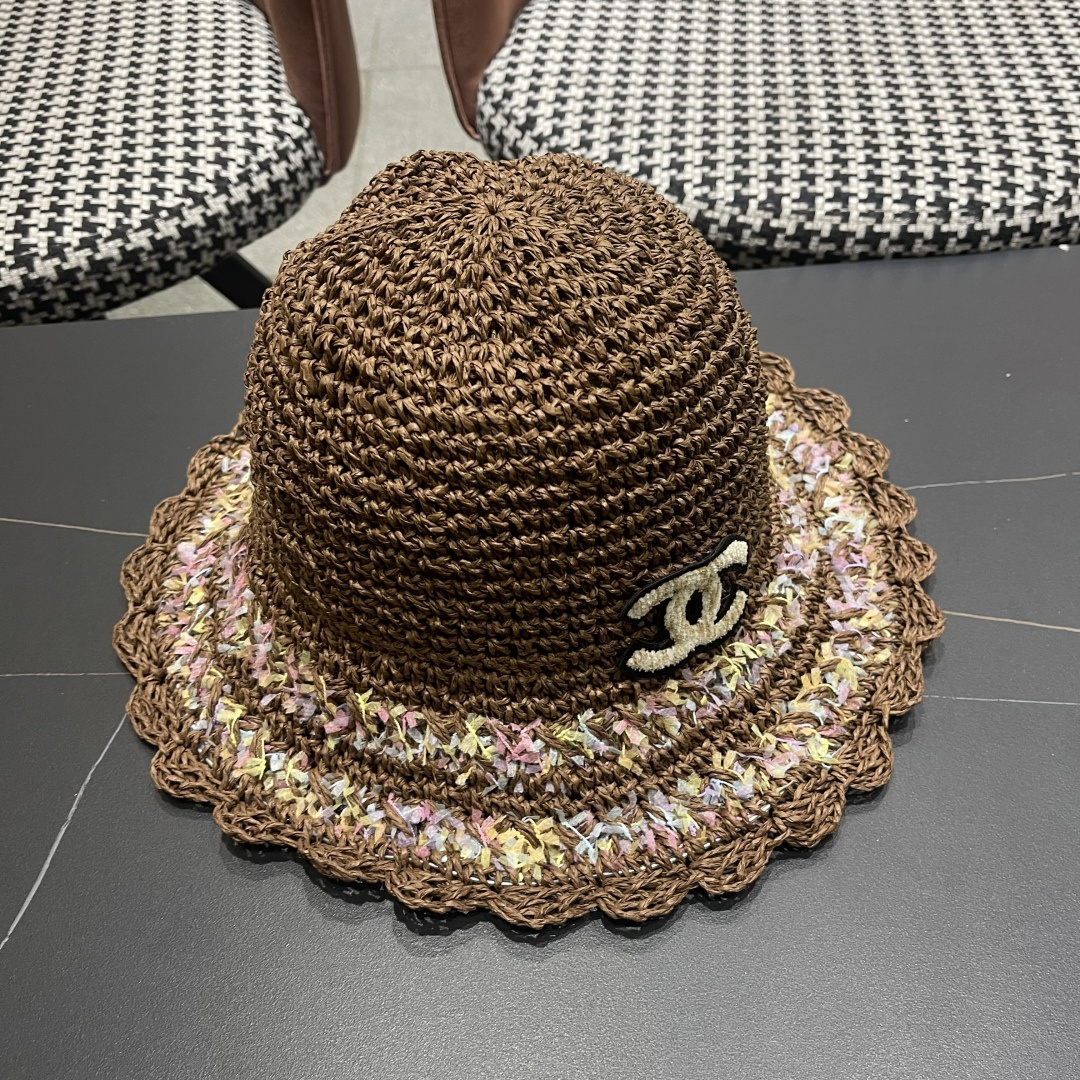  Ch@nel 香奈儿新款奶油饼千法式花朵草帽女夏海边度假风镂空防
晒遮阳大帽檐渔夫帽子